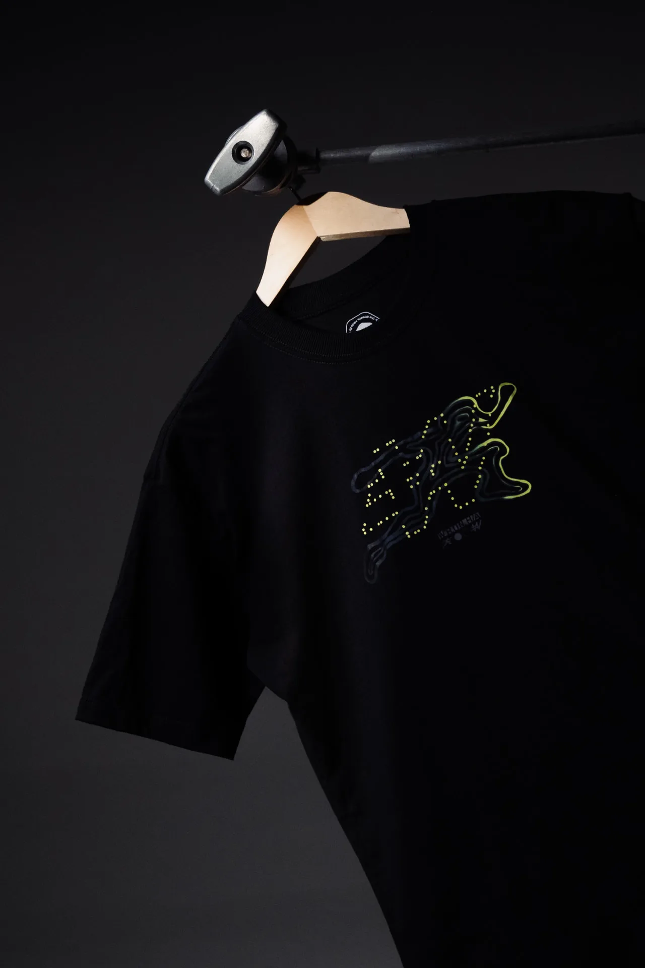 Camiseta Wanted Circuito no cabide